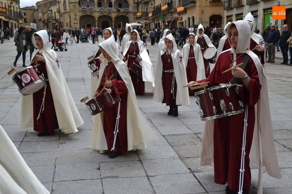 Foto 4 - La emblem&aacute;tica Santa Cruz, la benjamina de las ma&ntilde;anas tras toda una vida procesionando de noche  
