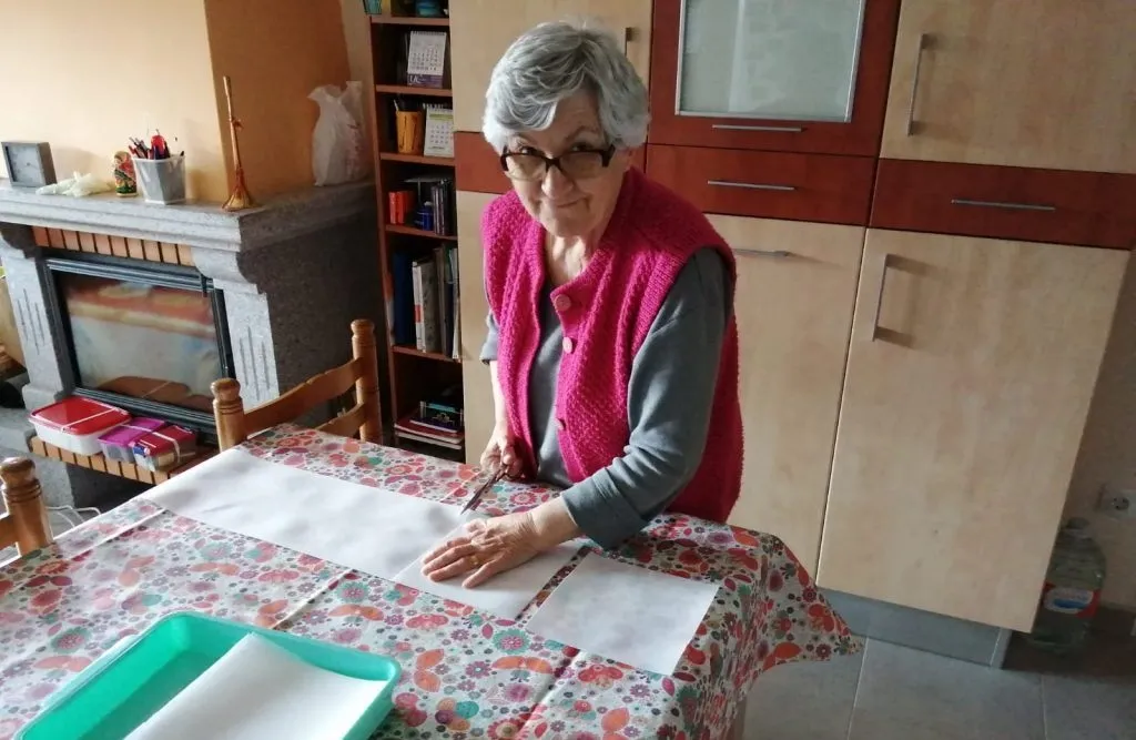 Cinco vecinas de Espeja se ponen manos a la obra para elaborar 1.200 mascarillas  