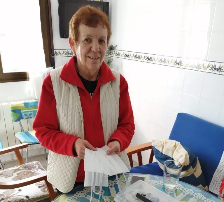 Foto 3 - Cinco vecinas de Espeja se ponen manos a la obra para elaborar 1.200 mascarillas  