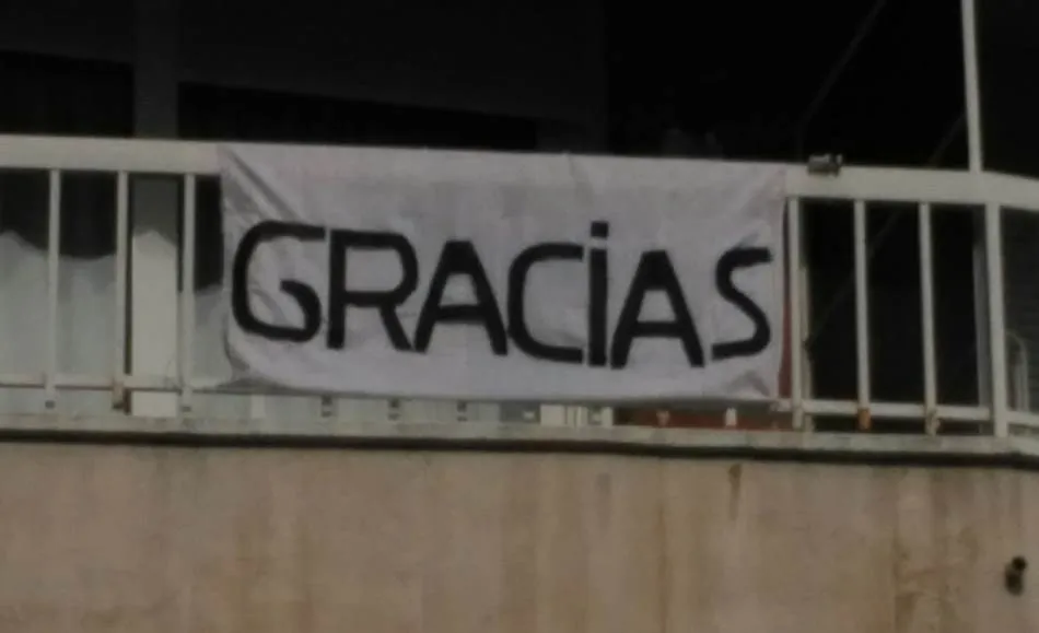 Proponen colgar pancartas para dar gracias a todo el personal que está trabajando  