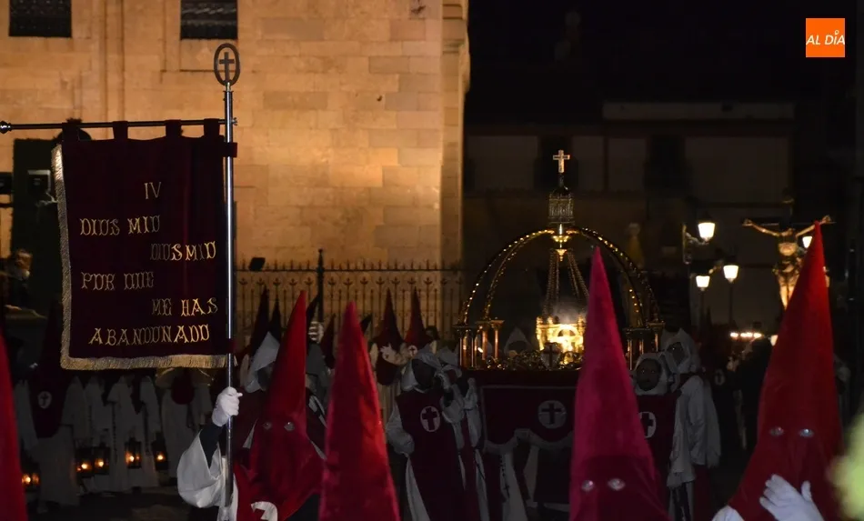 Foto 11 - 90 a&ntilde;os de silencio y recogimiento procesionando la imagen de mayor valor art&iacute;stico  