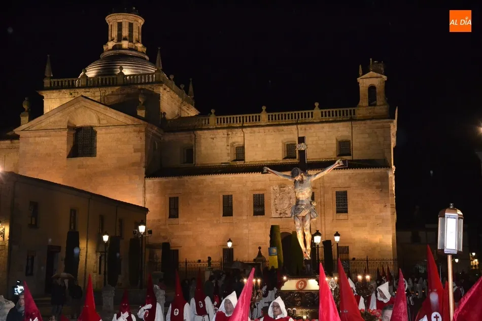 Foto 5 - 90 a&ntilde;os de silencio y recogimiento procesionando la imagen de mayor valor art&iacute;stico  