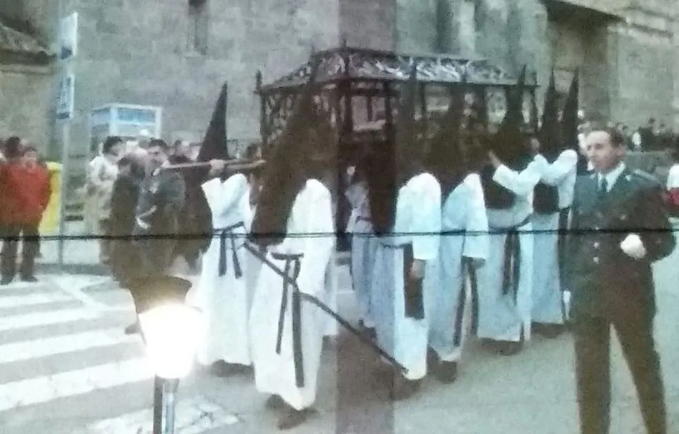 Foto 5 - Inicitativa para sobrellevar las noches de pandemia durante la Semana Santa en Vitigudino  