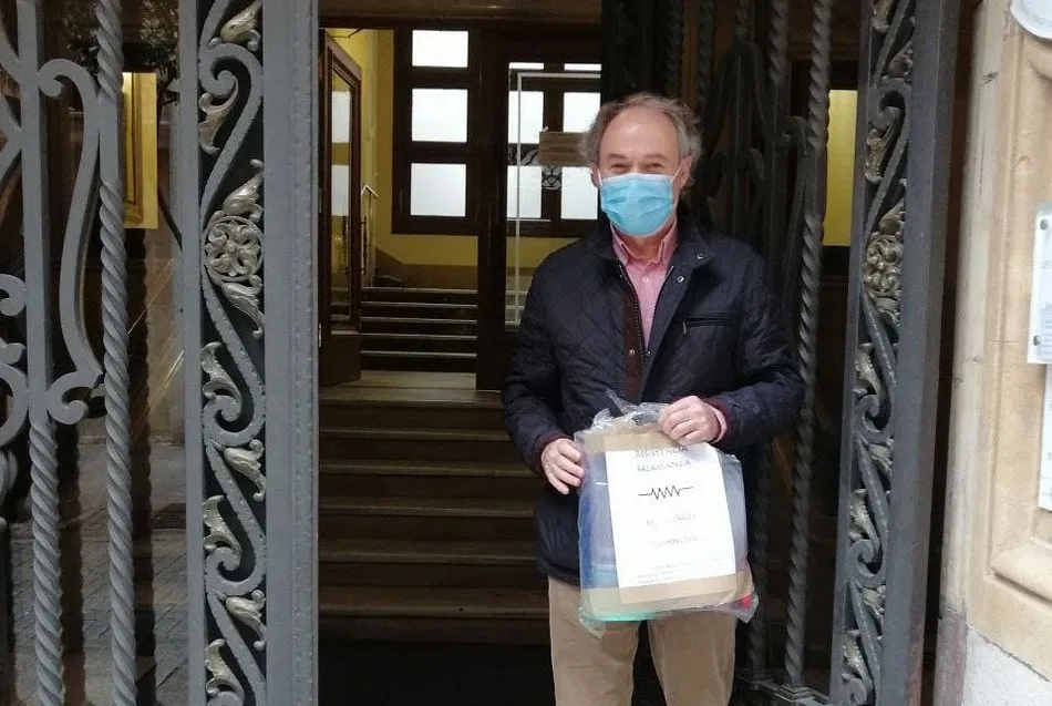 Resistencia Salamanca continúa con su solidaria entrega de pantallas protectoras