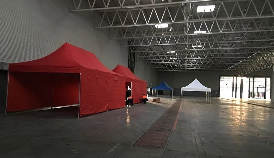 Protección Civil en trabajos de montaje del hospital de campaña en la Feria de Valladolid