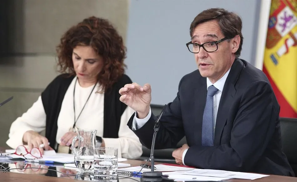 La ministra de Hacienda, María Jesús Montero, y el ministro de Sanidad, Salvador Illa - Eduardo Parra - Europa Press - Archivo