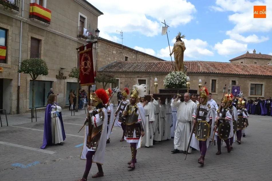 La Cofradía del Nazareno invita a celebrar este domingo la Resurrección en ventanas y balcones  