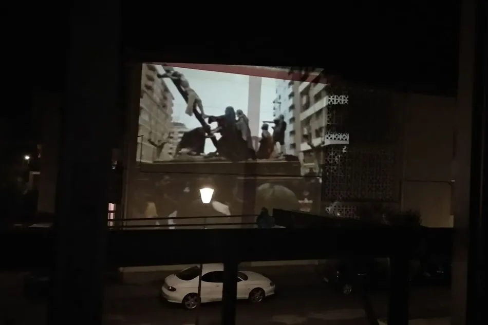 Los vecinos de la prolongación de Santa Ana finalizan la proyección de vídeos  