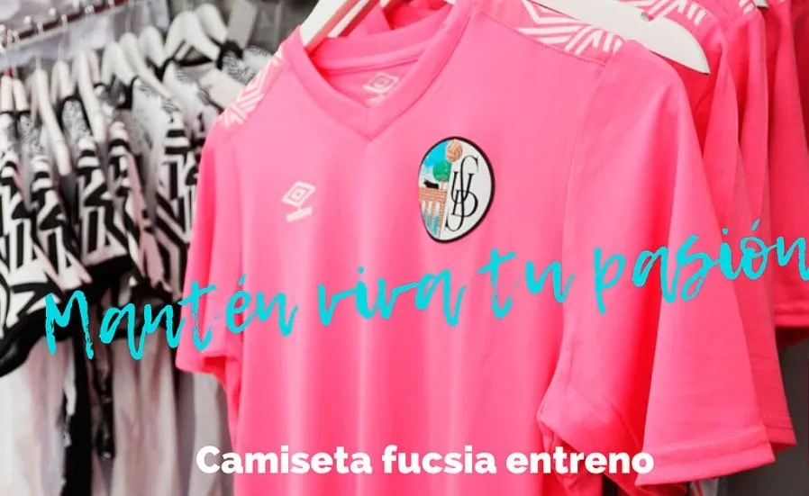 Camiseta fucsia del Salamanca UDS que se vende por 13,95 euros