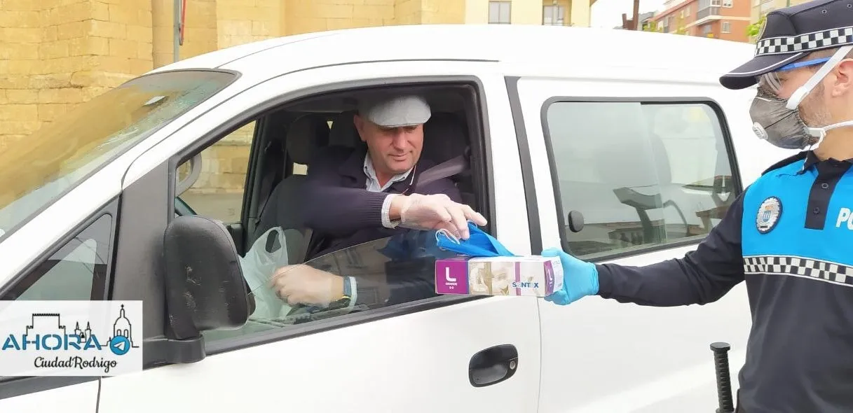 Llegan a Miróbriga a través de un policía local mascarillas hechas en Coria  
