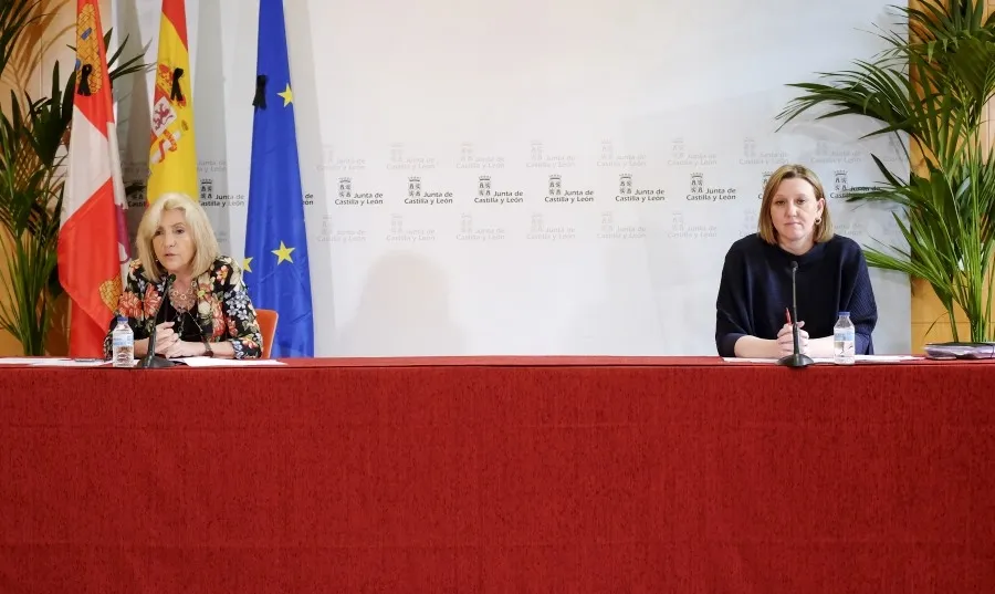 Las consejeras de Sanidad, Verónica Casado, y de Familia e Igualdad de Oportunidades, Isabel Blanco, han comparecido hoy en rueda de prensa telemática para informar de la situación en la Comunidad en relación al COVID-19