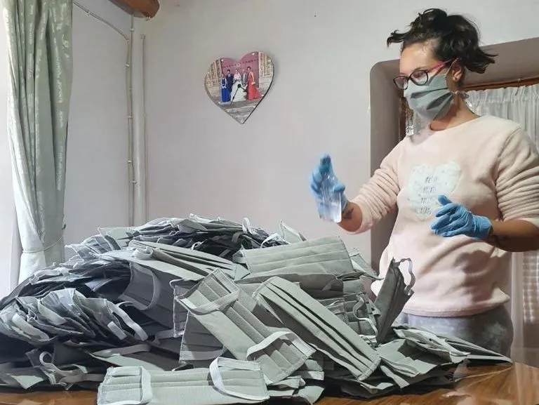 Foto 2 - El Ayuntamiento de Galinduste reparte 500 mascarillas a sus vecinos