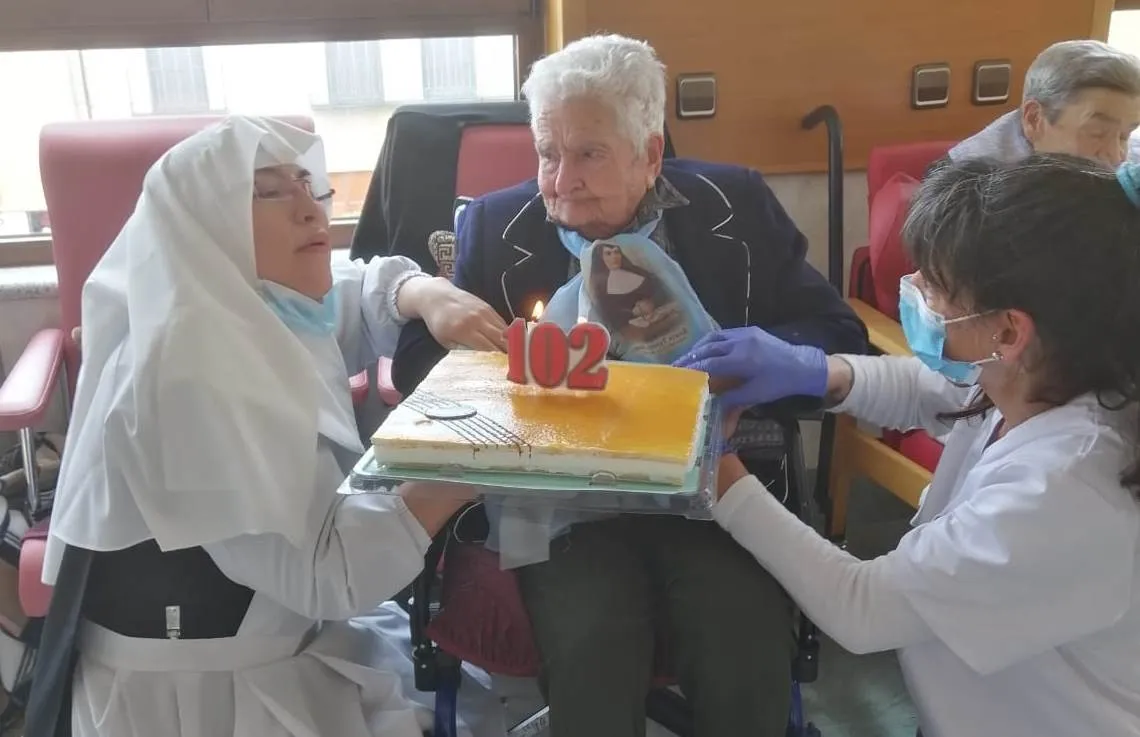 Foto 3 - Constantina celebra su 102 cumplea&ntilde;os en la Residencia San Jos&eacute;  