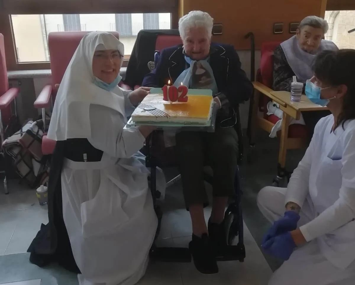 Foto 2 - Constantina celebra su 102 cumplea&ntilde;os en la Residencia San Jos&eacute;  