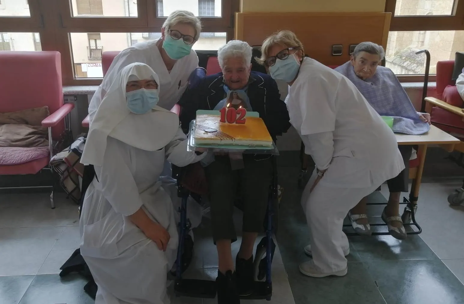Constantina celebra su 102 cumpleaños en la Residencia San José  