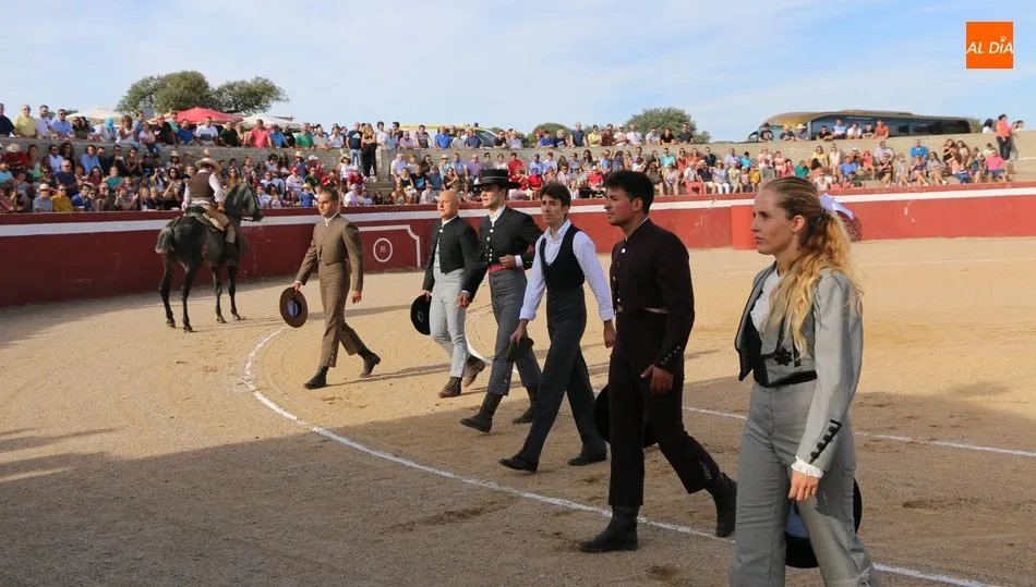 Paseíllo de la edición 2019 del Certamen de la ‘ilusión’ / CORRAL