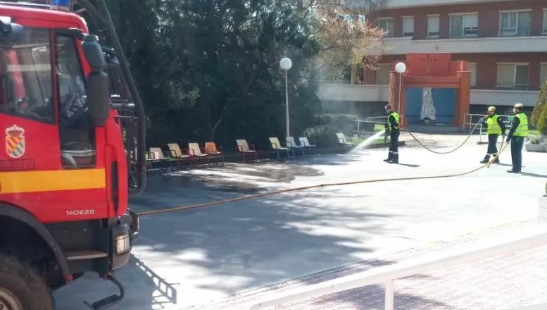 Trabajos de desinfección en un centro de salud