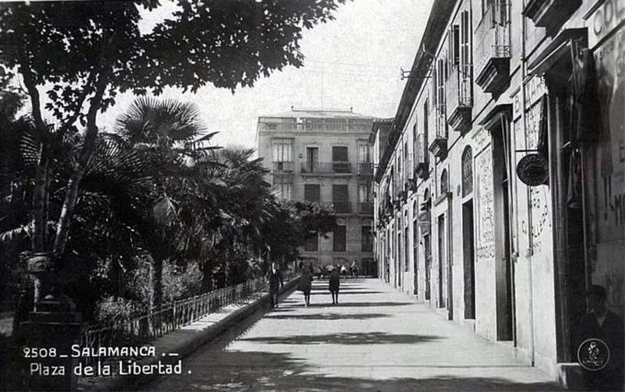 El Bazar Colón, referencia comercial de la plaza de la Libertad
