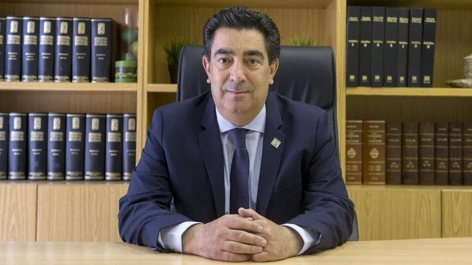 El presidente de CES, José Vicente Martín Galeano, en su despacho