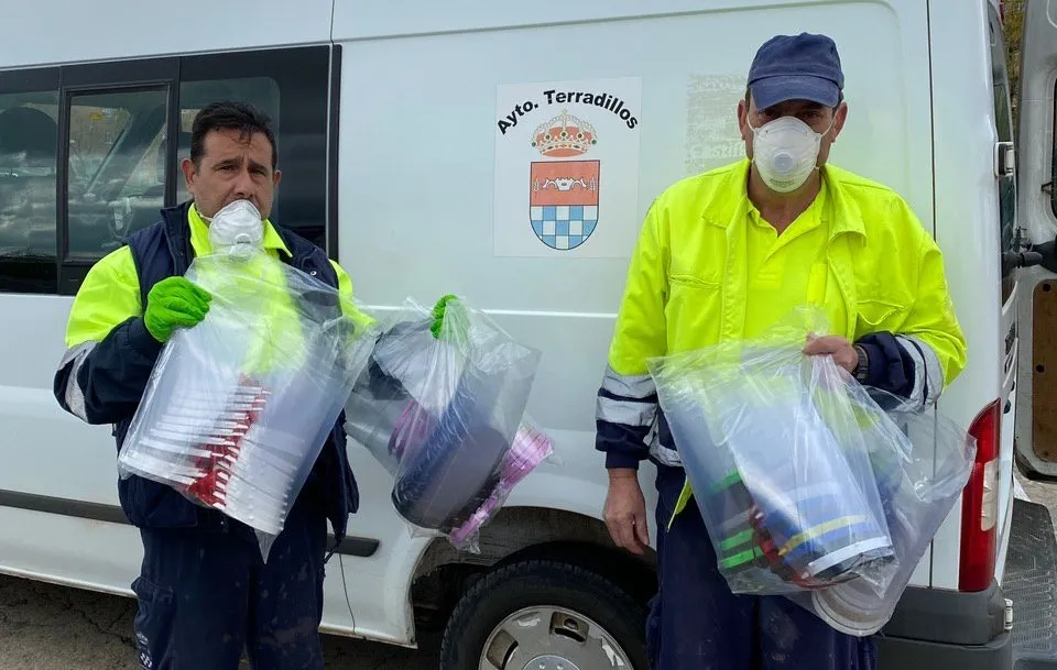 Foto 3 - Resistencia Salamanca refuerza la seguridad de los empleados de Correos con pantallas de...