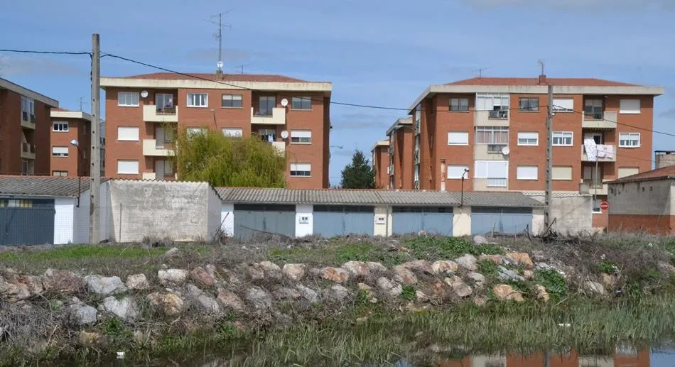 El Ayuntamiento renueva el alumbrado público del barrio de Santa Marina  