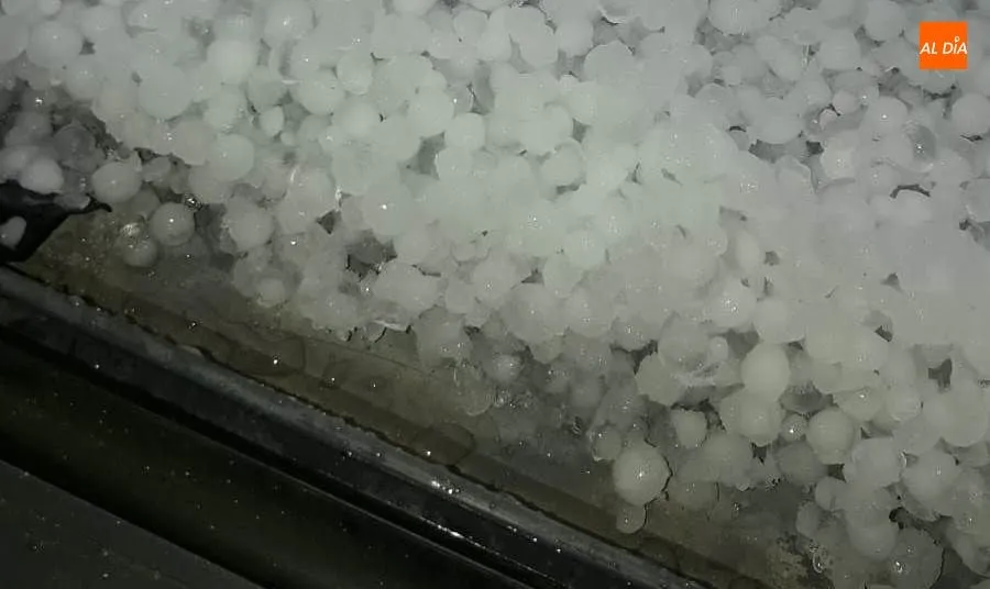 Foto 2 - Una fuerte granizada sorprende a los vecinos de Do&ntilde;inos de Salamanca