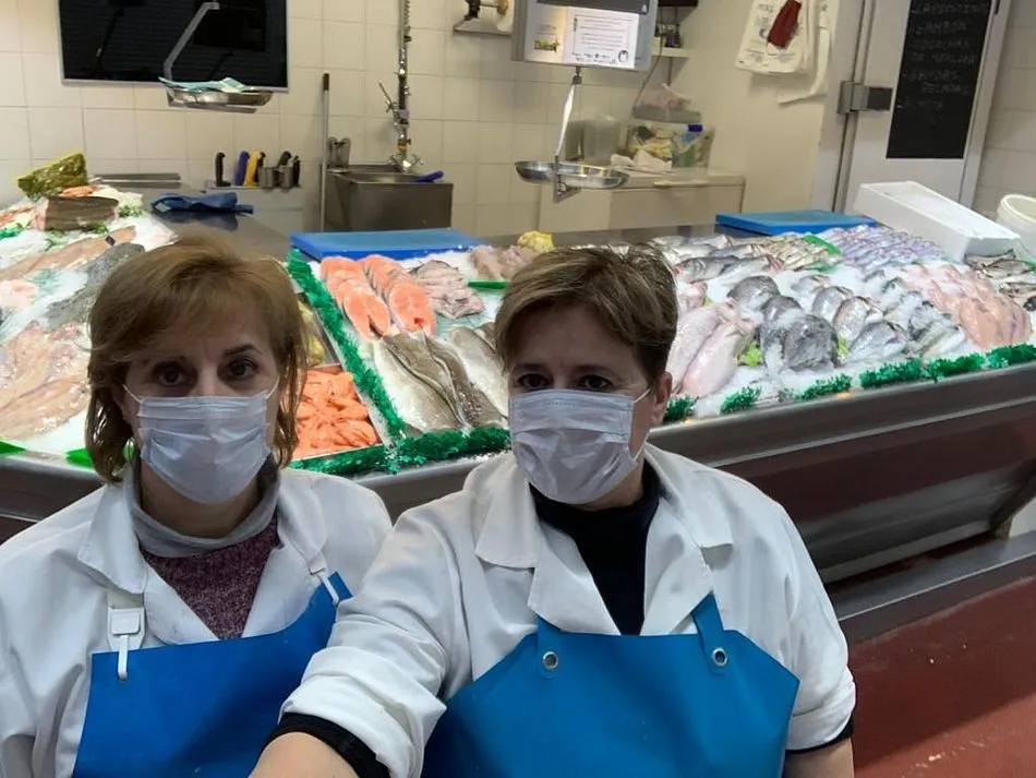 Foto 3 - # Qu&eacute;date en casa, Ana y Cati llevan el pescado a tu domicilio  