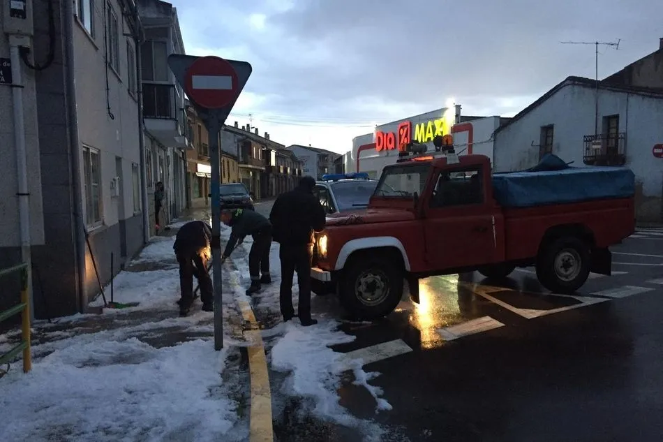 Foto 2 - Una fuerte tormenta de granizo provoca problemas en varios municipios de la zona de Vitigudino  