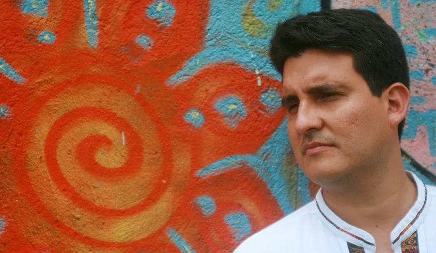 Dennis Ávila, ganador del certamen poético. Foto de Julia Henríquez