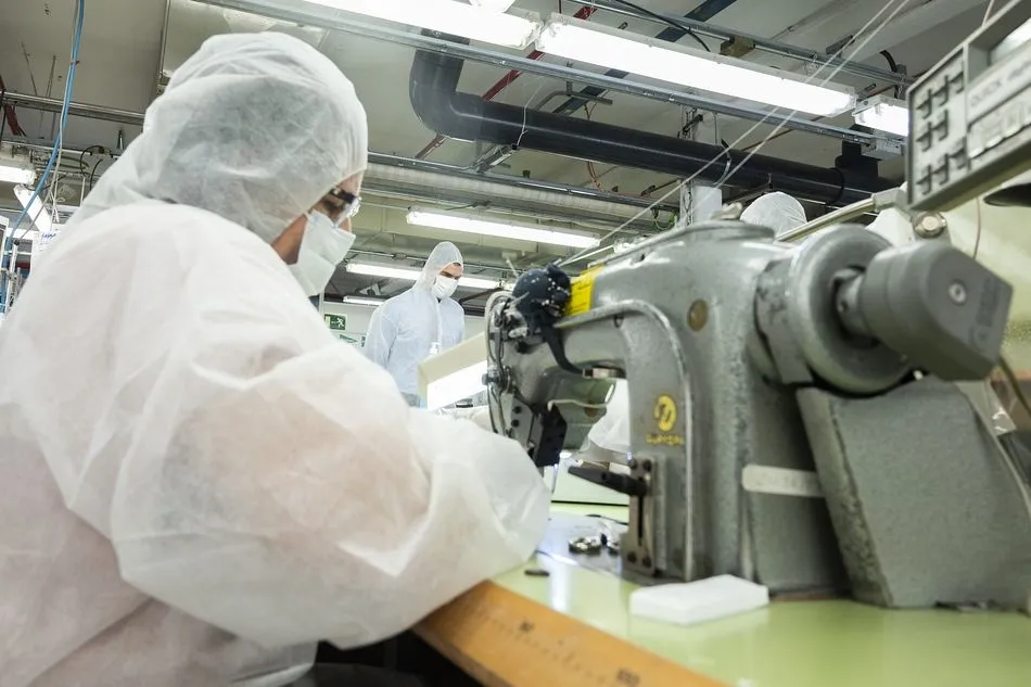 Foto 7 - El Corte Ingl&eacute;s reconvierte su taller de costura de Madrid para confeccionar mascarillas de...