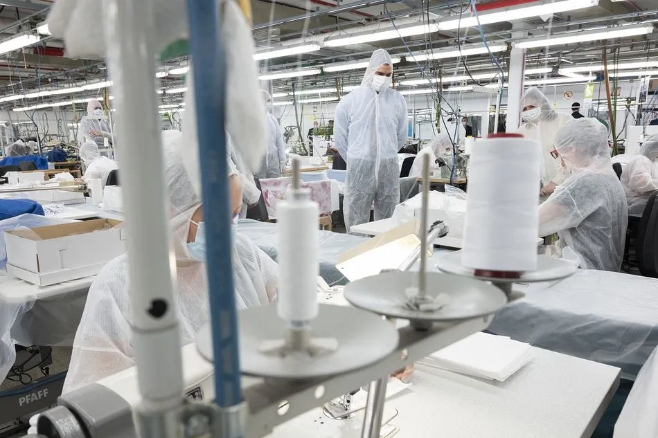 Foto 6 - El Corte Ingl&eacute;s reconvierte su taller de costura de Madrid para confeccionar mascarillas de...