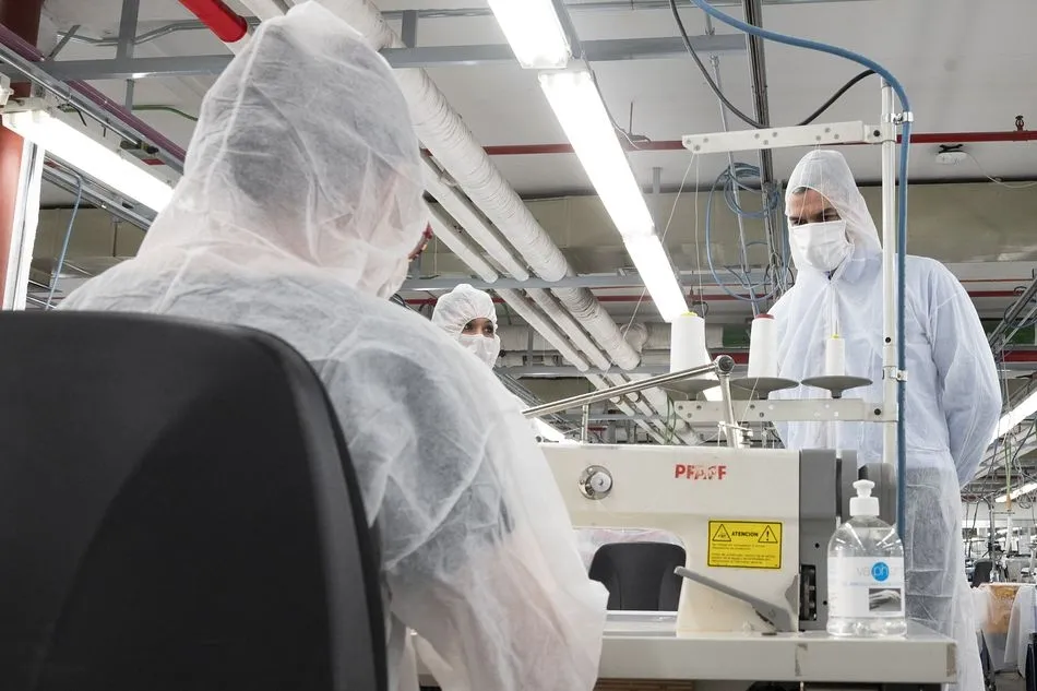 Foto 5 - El Corte Ingl&eacute;s reconvierte su taller de costura de Madrid para confeccionar mascarillas de...