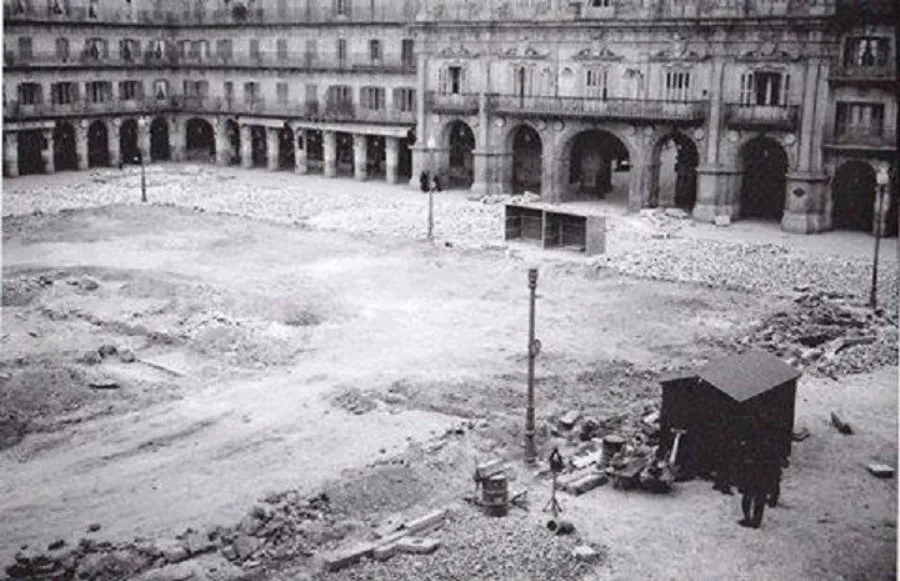 La remodelación de la Plaza, tras retirar sus jardines