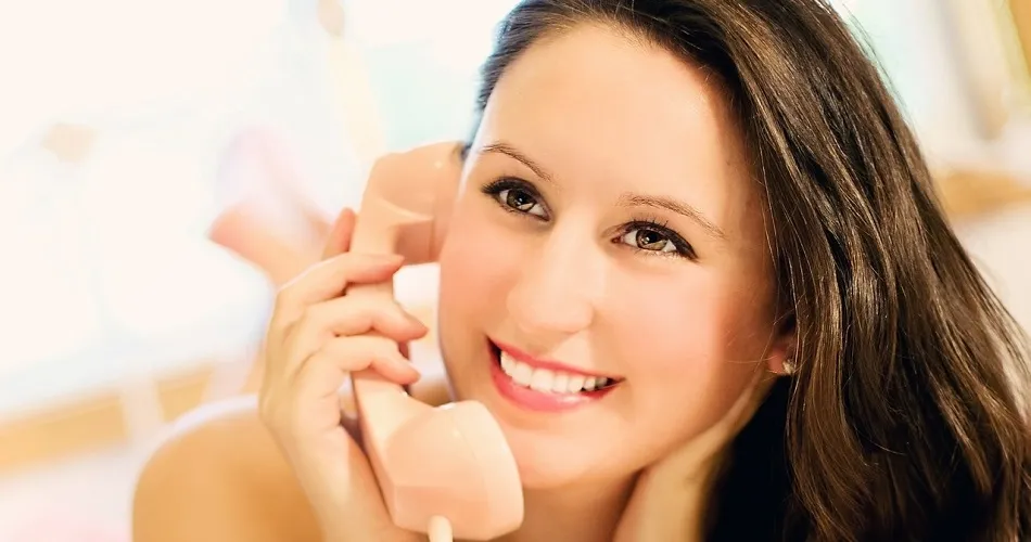 Placer a distancia y erotismo desde casa: el teléfono erótico como método de desconexión  