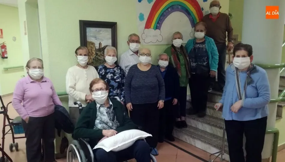 Los usuarios y trabajadoras de las residencias agradecen al centro penitenciario la entrega de mascarillas