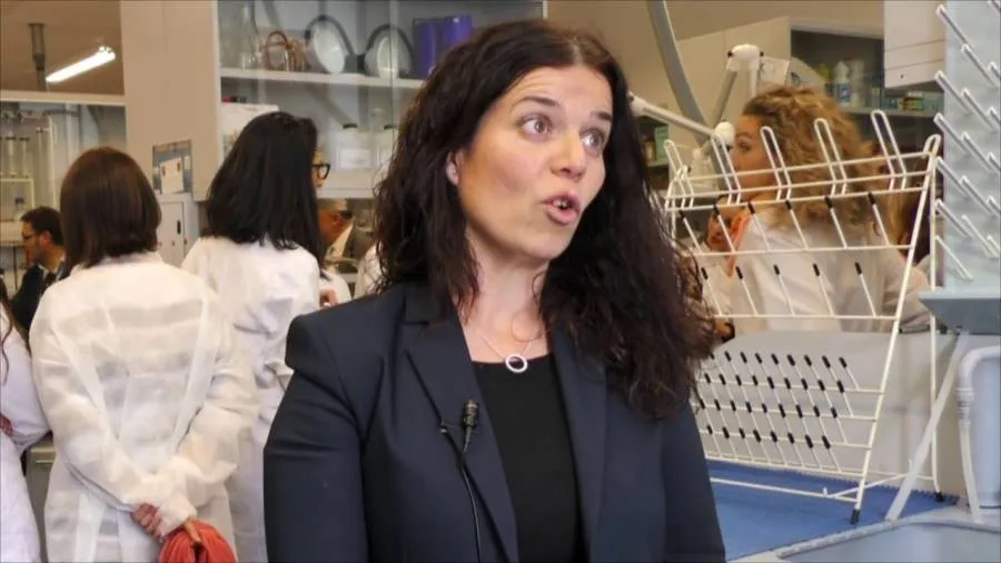 La directora de Farmacia, Patricia Lacruz Gimeno, una visita al Campus de Alcoy de la UPV. Foto UPV