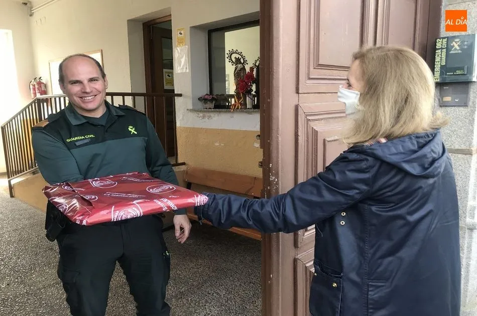 Foto 2 - Pasteler&iacute;as La Madrile&ntilde;a dona 260 kilos de sus productos m&aacute;s tradicionales