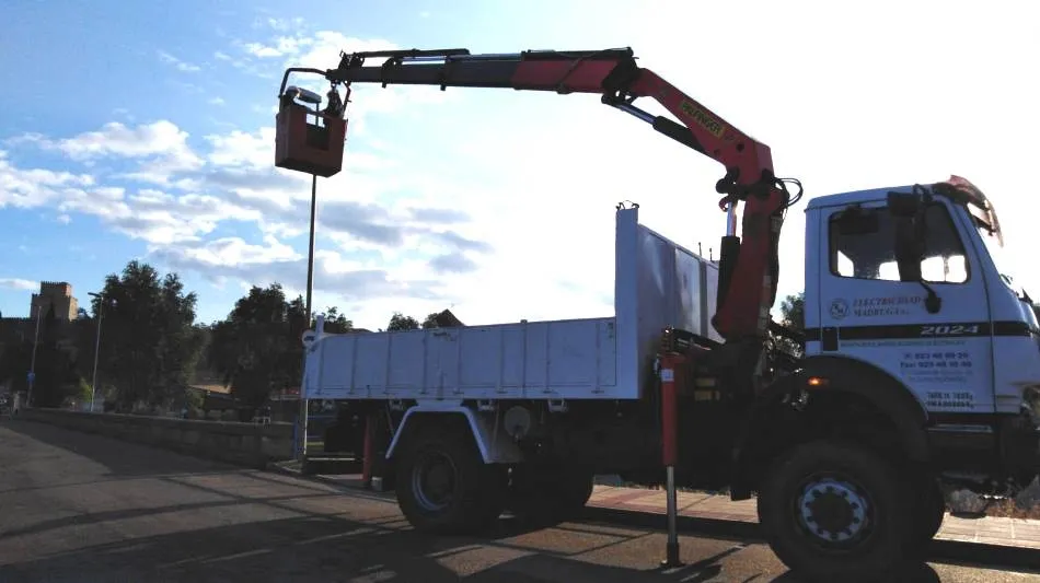 Concluye la sustitución de 47 luminarias, la mayoría en el barrio de Santa Marina  