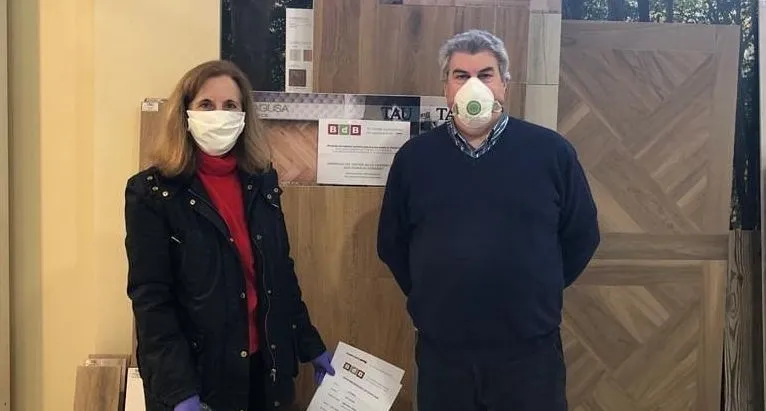 Manuel Gómez junto a la alcaldesa Concepción Miguélez