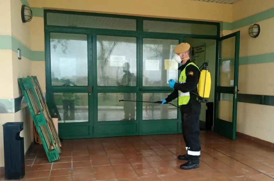 Foto 8 - La UME vuelve a desinfectar residencias de Ciudad Rodrigo y La Fuente de San Esteban  