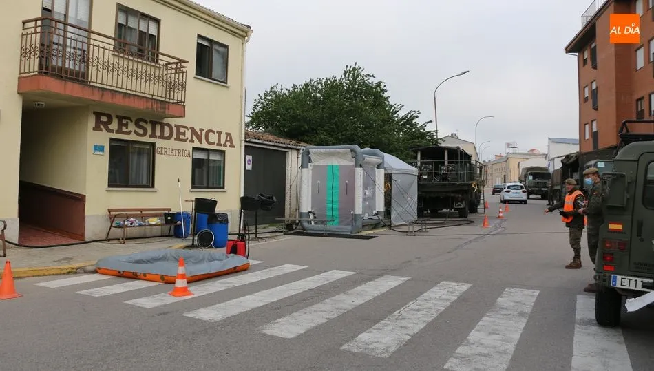 La calle La Reguerita era la más transitada este lunes en Vitigudino / CORRAL