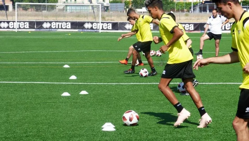 La vuelta a los entrenamientos del fútbol profesional podría ser el 4 o el 11 de mayo