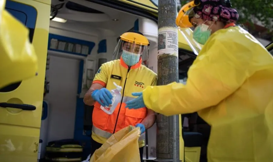 Profesionales sanitarios en una imagen de archivo de EP