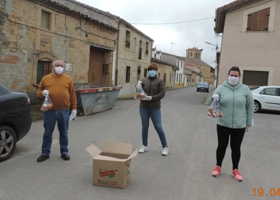 Foto 8 - El Ayuntamiento de Aldearrubia tiene un detalle con los m&aacute;s j&oacute;venes y con los mayores
