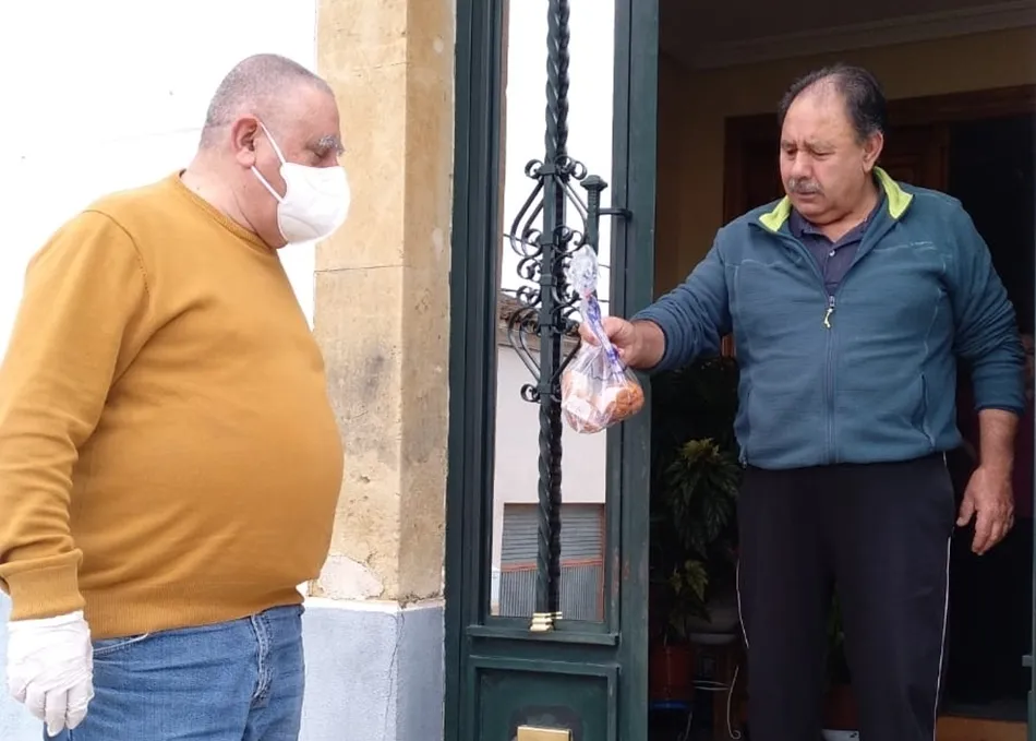 Foto 6 - El Ayuntamiento de Aldearrubia tiene un detalle con los m&aacute;s j&oacute;venes y con los mayores