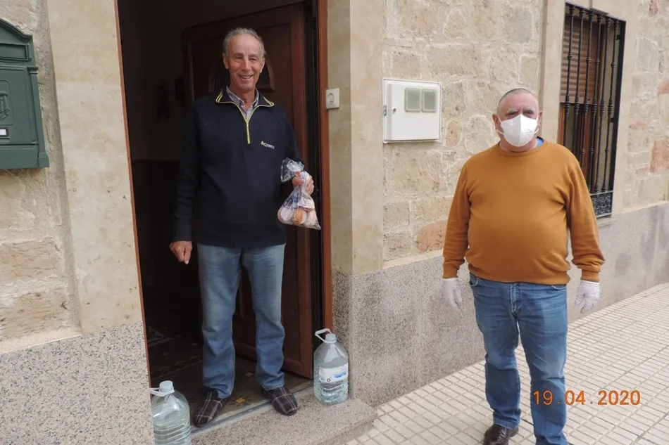 Foto 3 - El Ayuntamiento de Aldearrubia tiene un detalle con los m&aacute;s j&oacute;venes y con los mayores