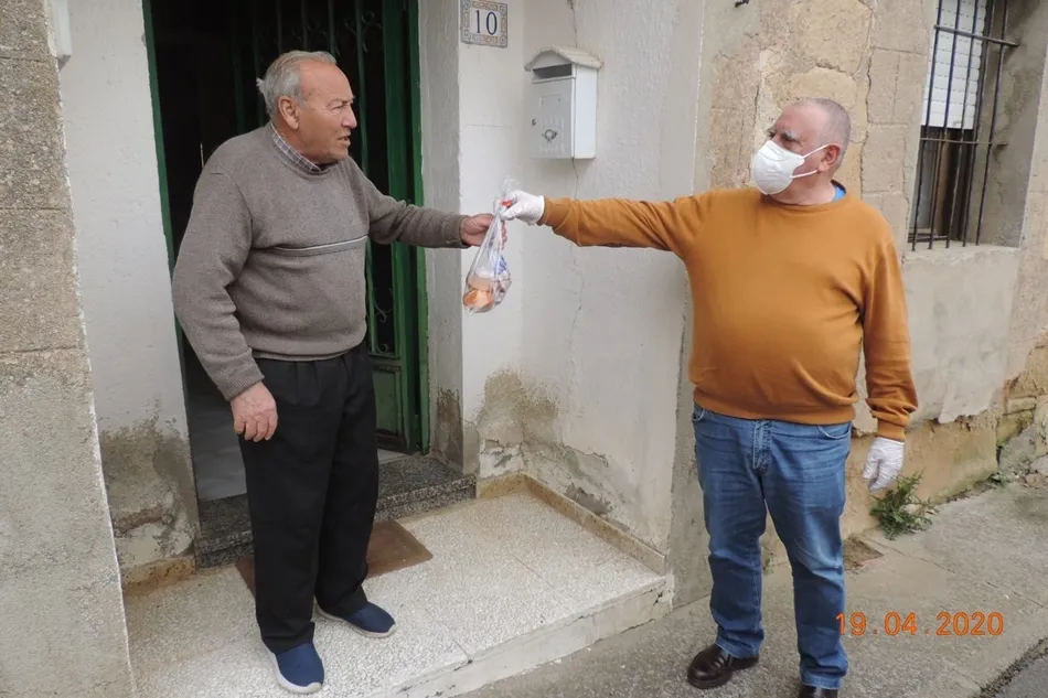 Foto 2 - El Ayuntamiento de Aldearrubia tiene un detalle con los m&aacute;s j&oacute;venes y con los mayores