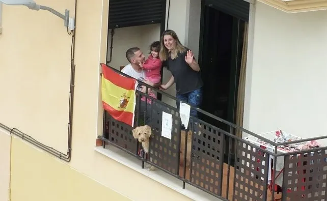 Foto 9 - La calle Mar&iacute;a Molina hace m&aacute;s llevadera la cuarentena con una &lsquo;Party Balconing&rsquo; cada d&iacute;a  