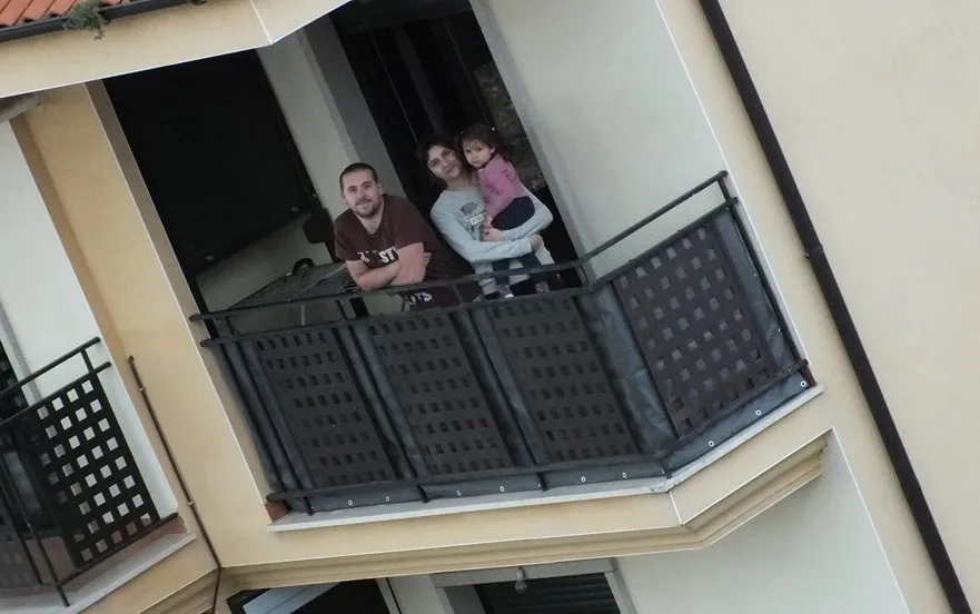 Foto 6 - La calle Mar&iacute;a Molina hace m&aacute;s llevadera la cuarentena con una &lsquo;Party Balconing&rsquo; cada d&iacute;a  