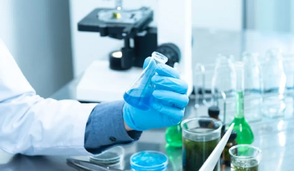 Un investigador en un laboratorio | IBSAL